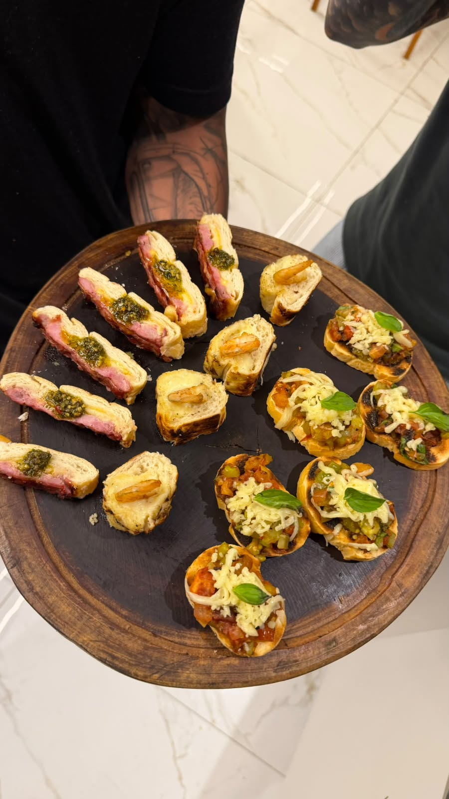 Seleção de finger foods servidos em evento